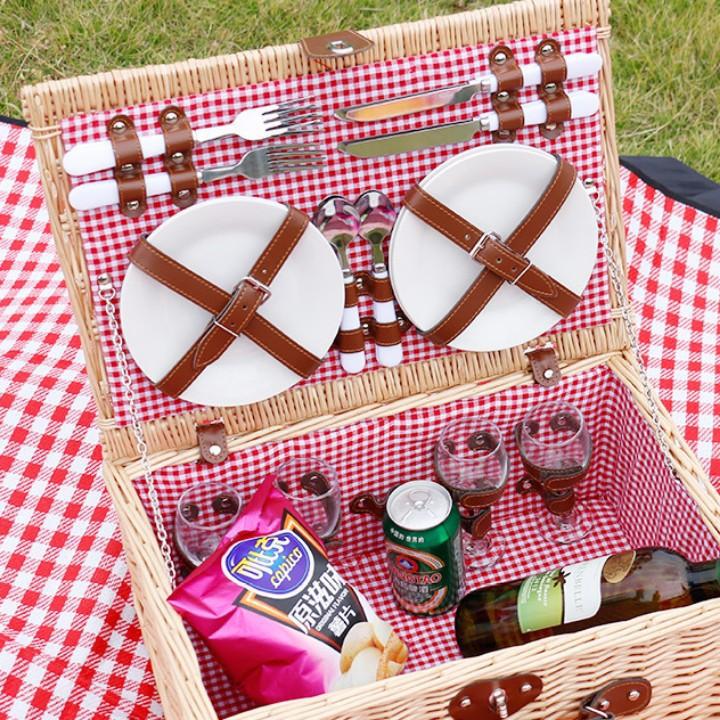 Damen Picknickkorb mit umfangreichem Geschirrset und hochwertigem Tragegurt Brehn
