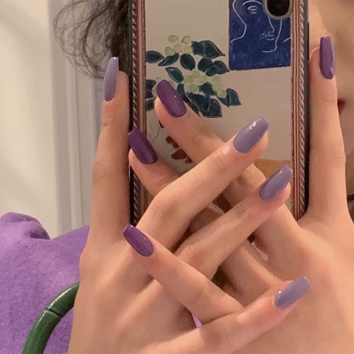 Kunstvolle Nagelverlängerungen mit elegantem Blattmuster Brehn