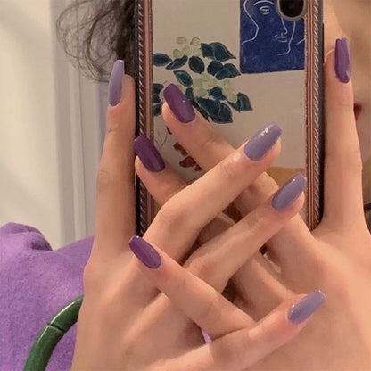 Kunstvolle Nagelverlängerungen mit elegantem Blattmuster Brehn