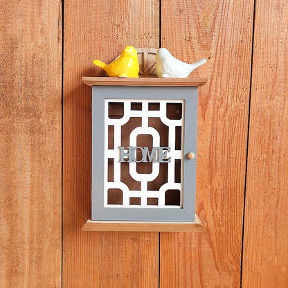 Wandmontierter Wohnungsorganisator mit dekorativem Design