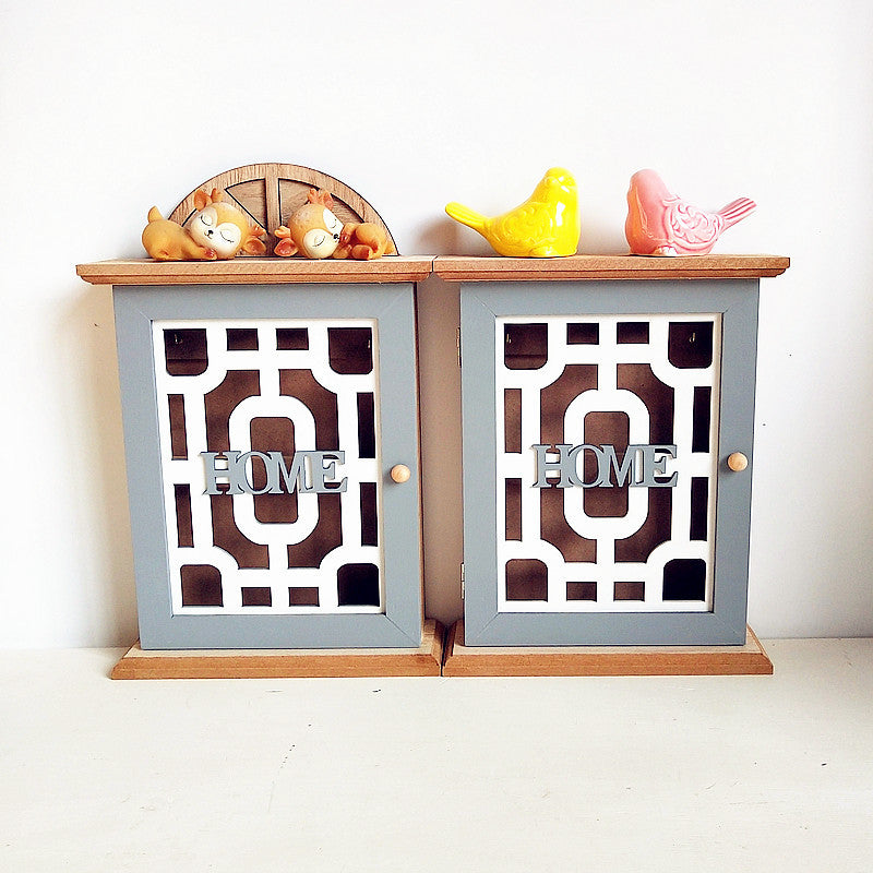 Wandmontierter Wohnungsorganisator mit dekorativem Design
