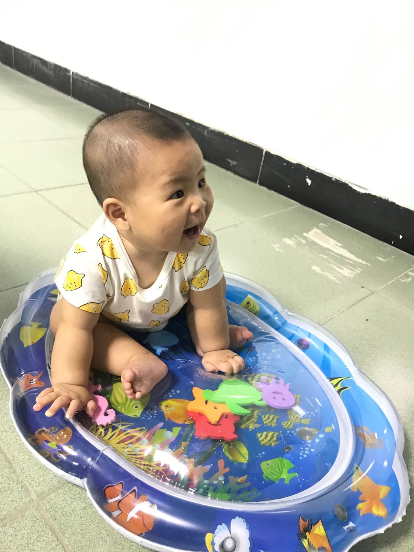 Unisex Wasserspielmatte mit bunten Meeresmotiven Brehn