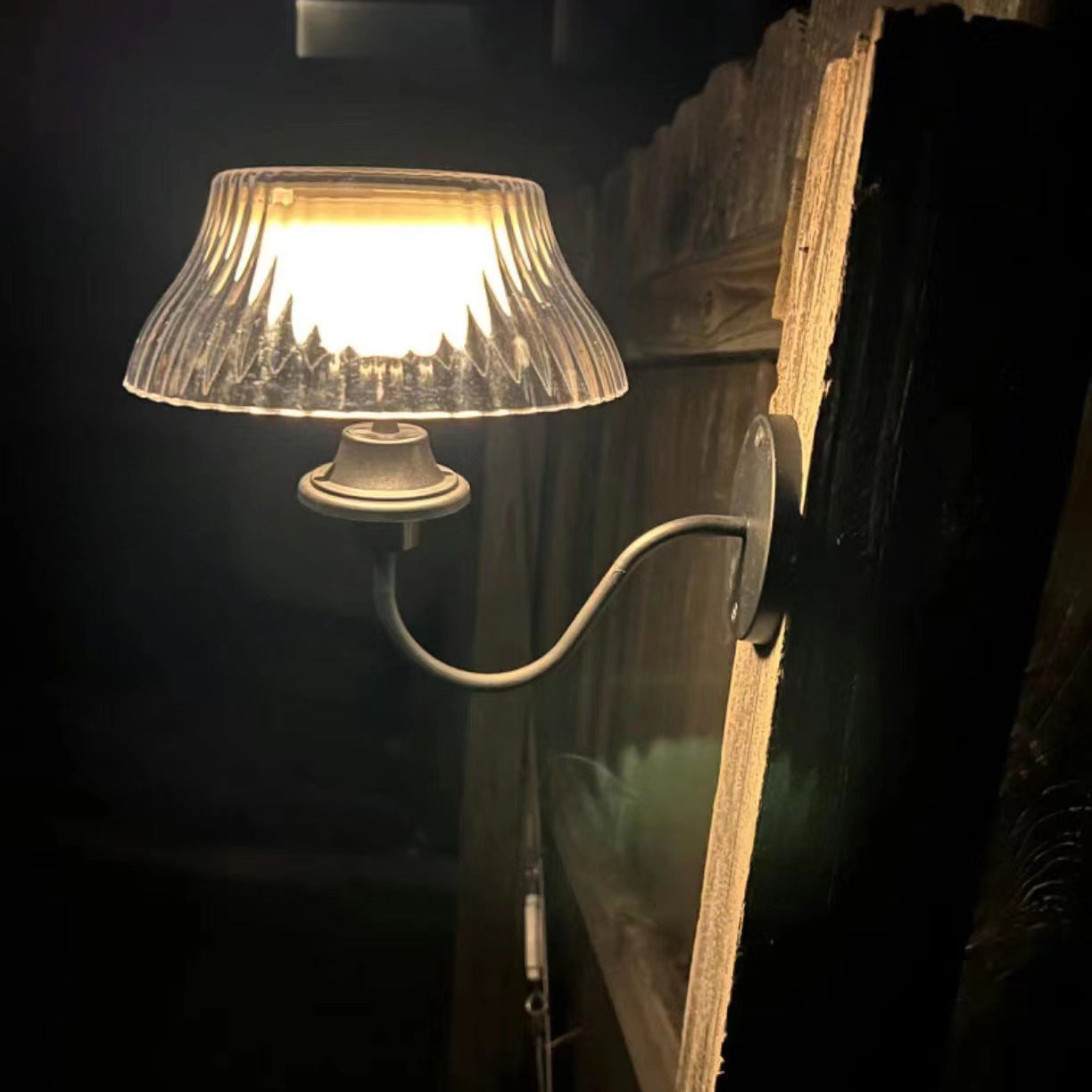 Zeitgenössische Retro Solar Eisenlegierung Kunststoff LED Wasserdichte Wand Sconces Lampe für Außenbereich | Brehn