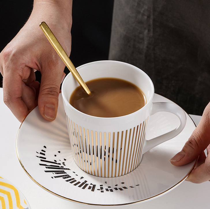 Bewegte Spiegelung, kreative Kaffeetasse, Spiegelreflexion, Kaffeebecher