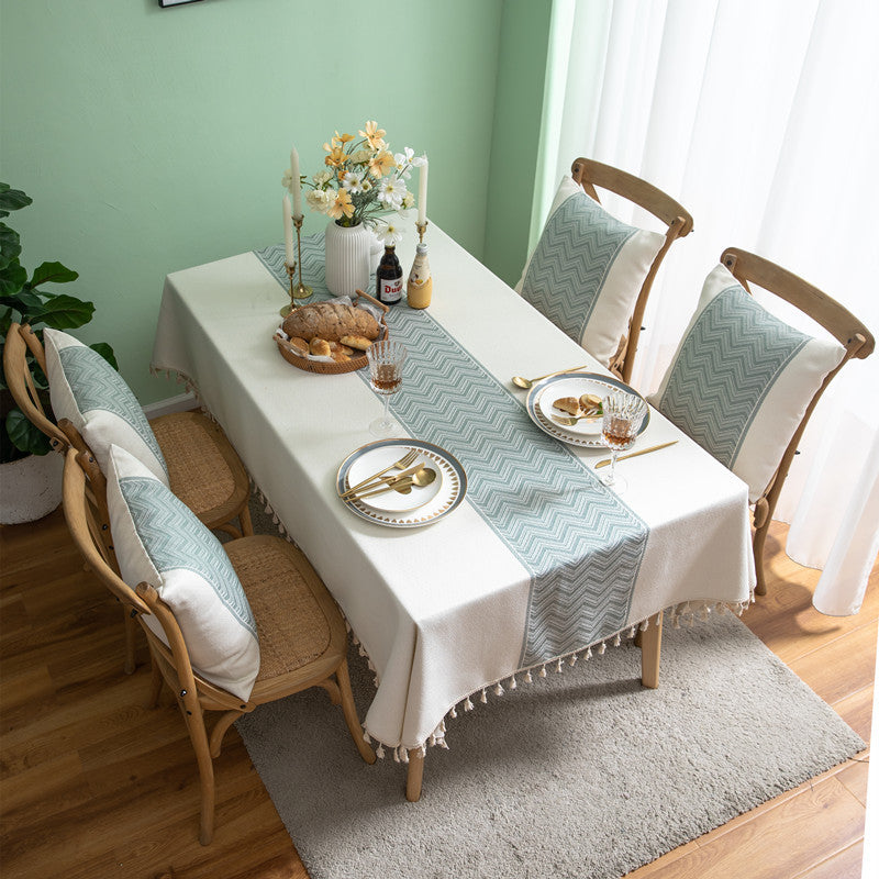 Elegante gewebte Tischdecke mit Quastenfransen