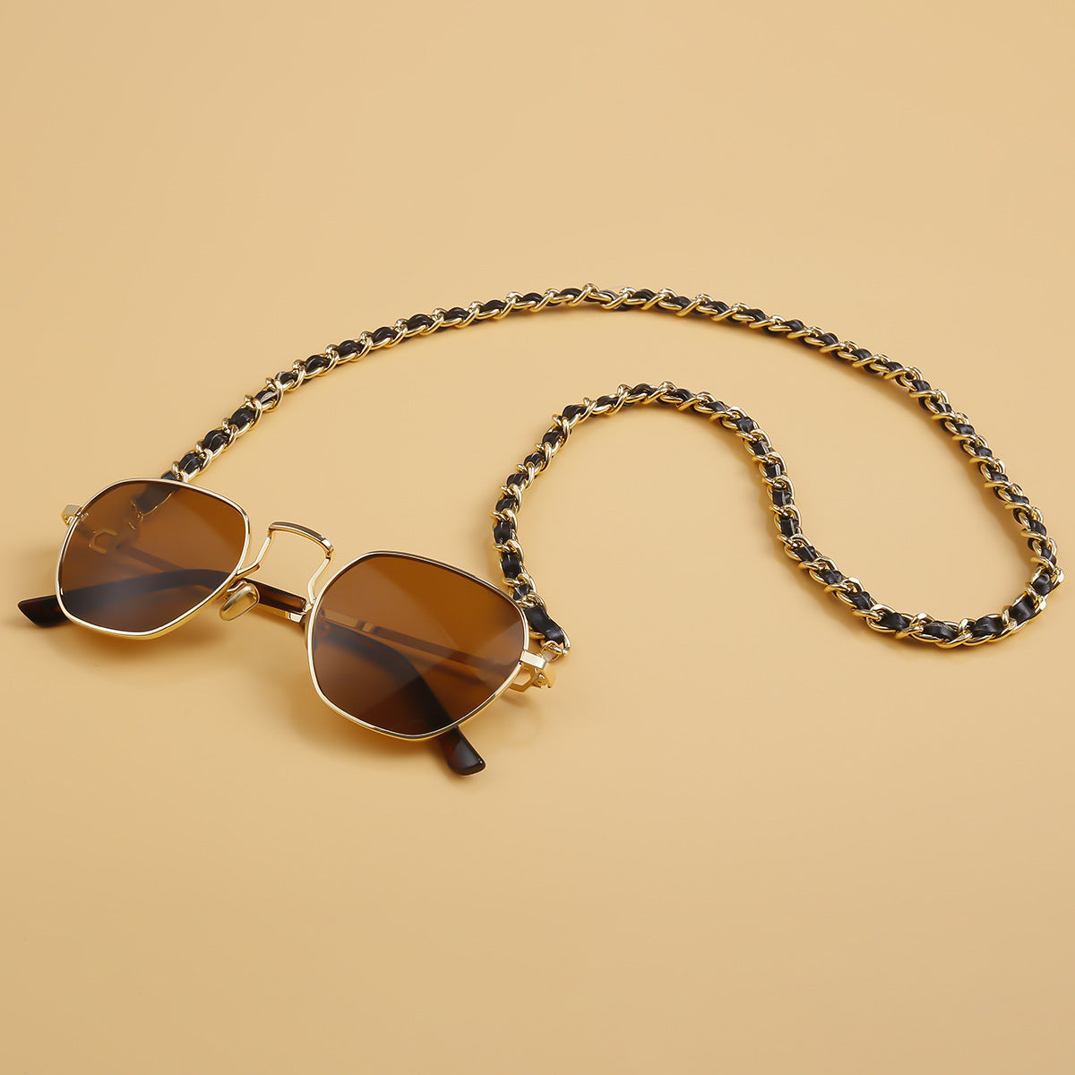 Modische Cat-Eye Sonnenbrille mit Kettenband Brehn