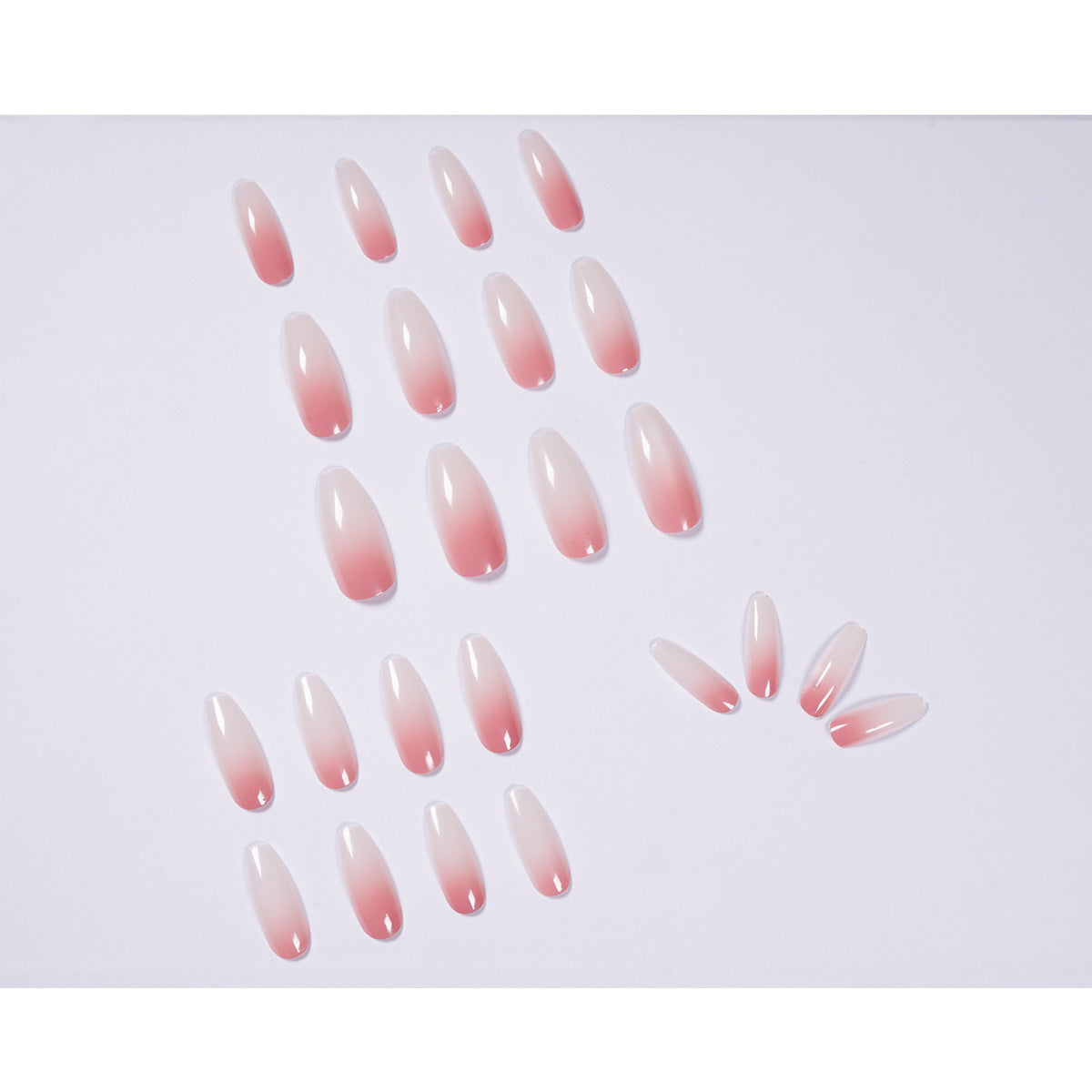 Kunstvolle Nagelverlängerungen mit Ombre-Design Brehn