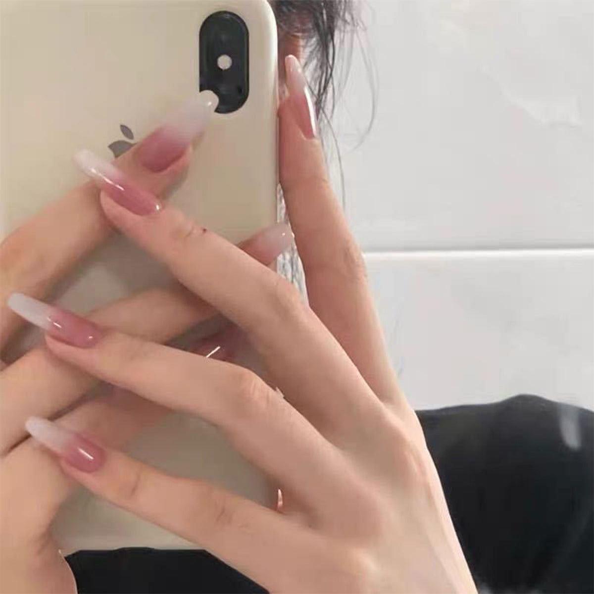 Kunstvolle Nagelverlängerungen mit Ombre-Design Brehn