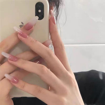 Kunstvolle Nagelverlängerungen mit Ombre-Design Brehn