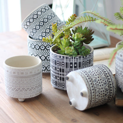 Dekorativer Blumentopf mit elegantem Muster Brehn