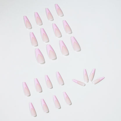 Kunstvolle Nagelverlängerungen mit eleganter V-Form Brehn