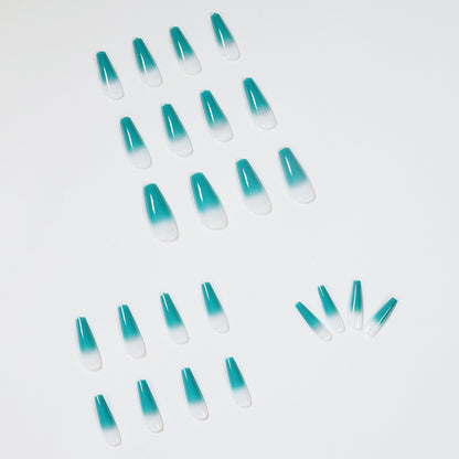 Kunstvolle Nagelverlängerungen mit Ombre-Effekt Brehn