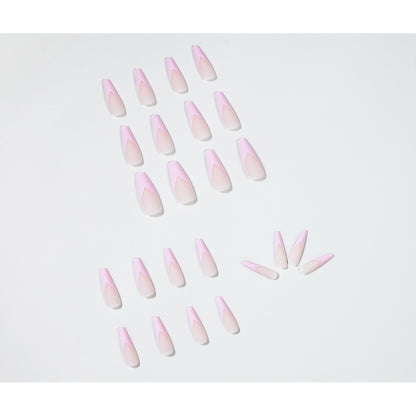 Kunstvolle Nagelverlängerungen mit eleganter V-Form Brehn
