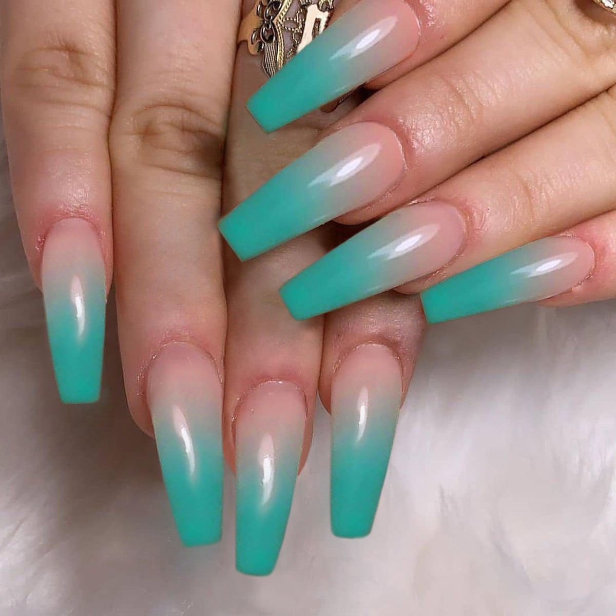 Kunstvolle Nagelverlängerungen mit Ombre-Effekt Brehn