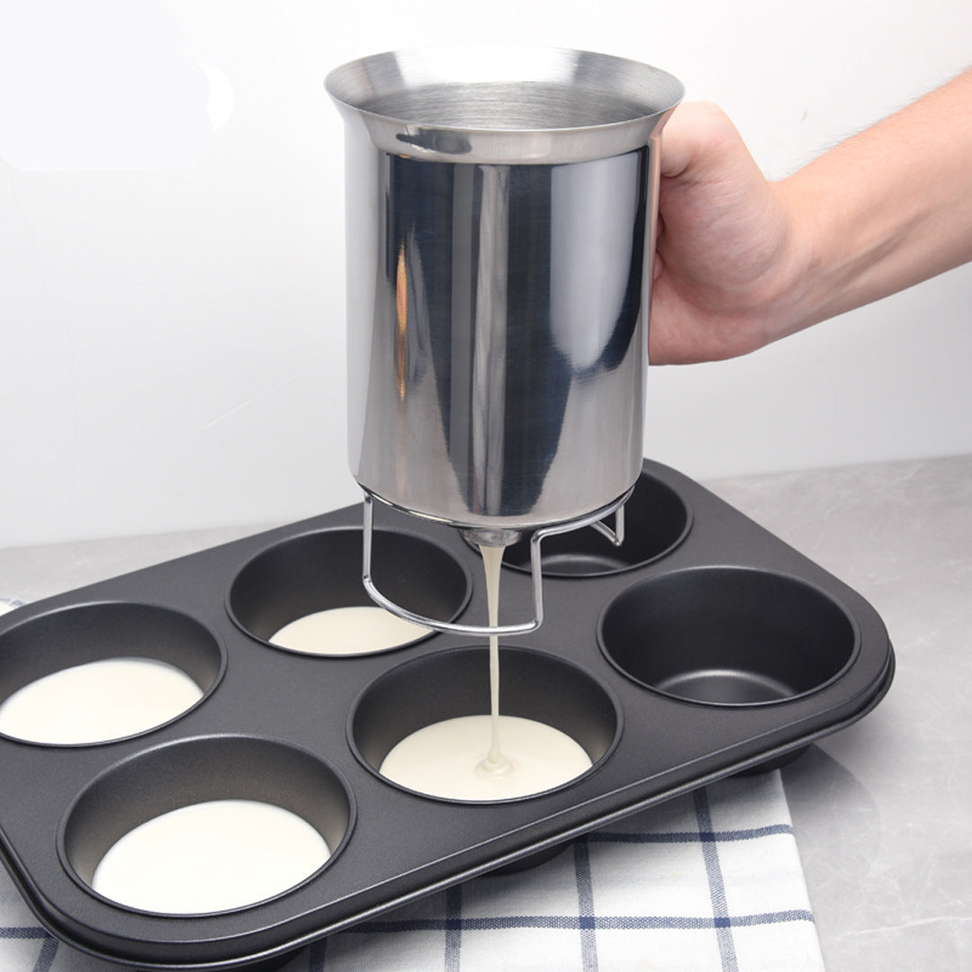 Edelstahl Teigportionierer mit Präzisem Ausguss, Ergonomischem Griff und Standfuß Brehn