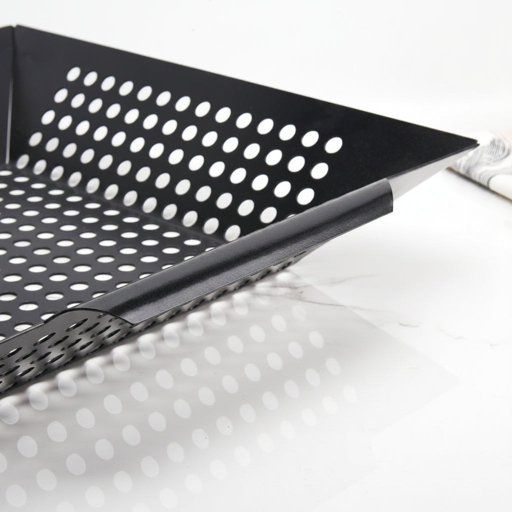 Quadratischer Grillkorb mit Rundlochperforation, Hohem Rand und Seitlichen Griffen Brehn