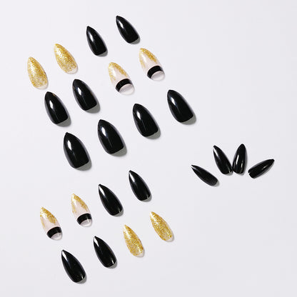 Kunstvolle Nagelverlängerungen mit schwarzem Glanz und eleganten Akzenten Brehn