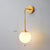 Globale Wandleuchte Simplicity Weißes Glas 1 Glühbirne Schlafzimmer Wandleuchte Lampe in Messing | Brehn