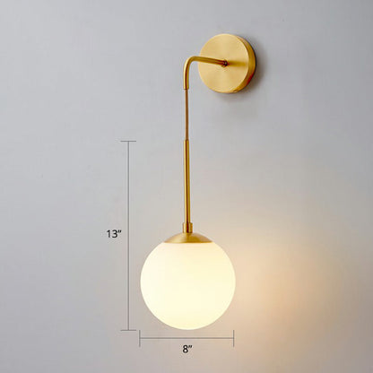 Globale Wandleuchte Simplicity Weißes Glas 1 Glühbirne Schlafzimmer Wandleuchte Lampe in Messing | Brehn
