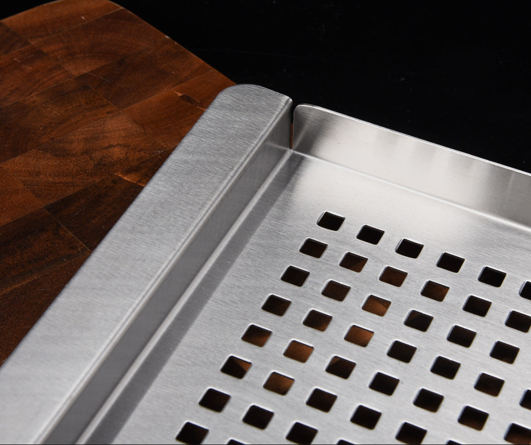 Perforiertes Edelstahl Brat- und Grillblech mit Fettablauf und Erhöhtem Griff Brehn