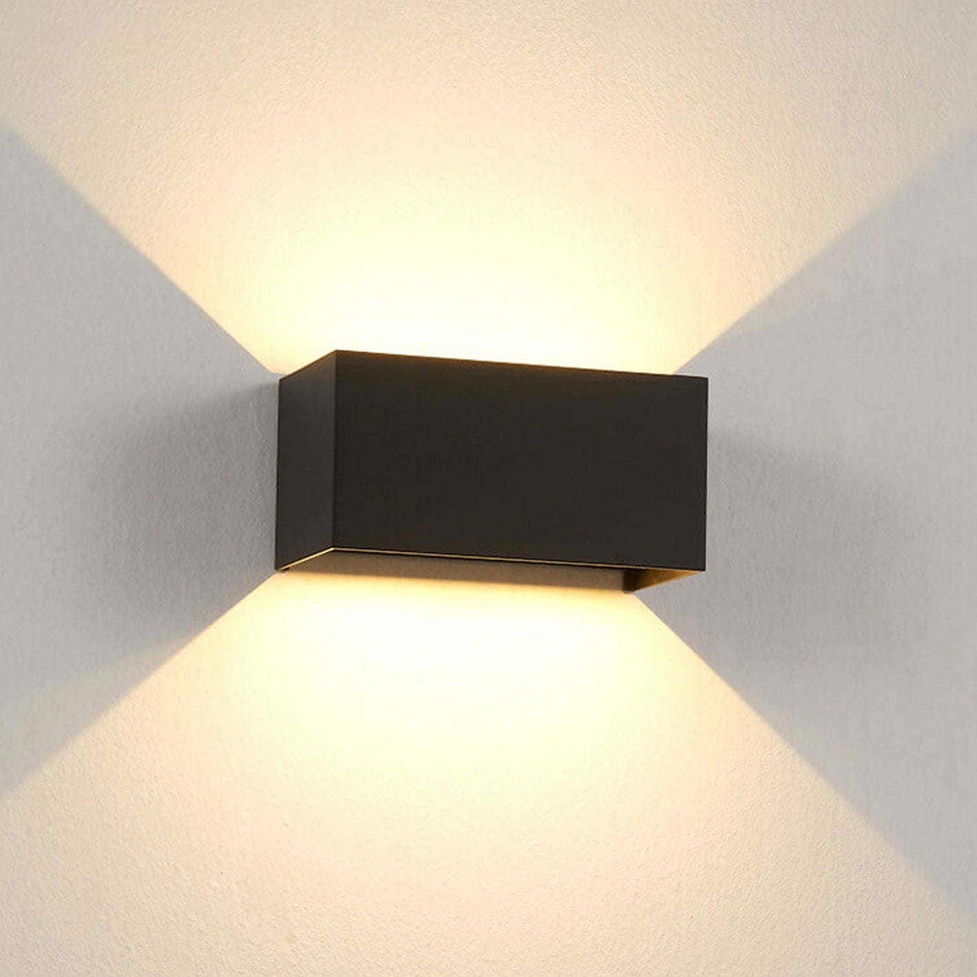 Moderne Outdoor wasserdichte rechteckige LED Up-and-Down beleuchtete Außenwandlampe | Brehn