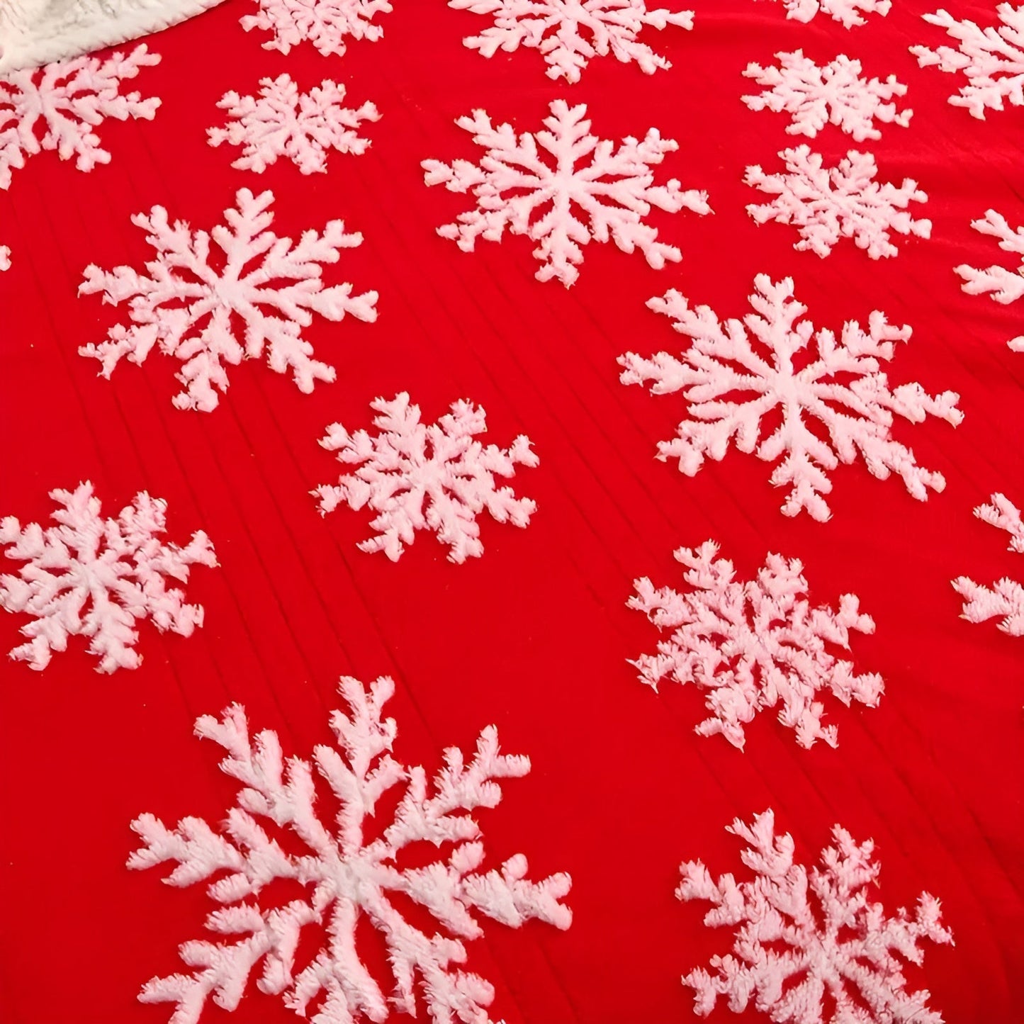 Kuschelig-weiches Fleece-Brehnanket mit Schneeflockenmuster – Gemütlich und wärmend | Perfekt für Sofa und Bett