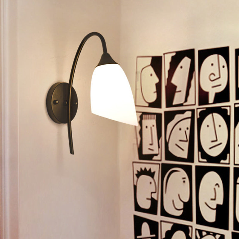 Schwarze Ausführung Gänsekopf Wandlampe Rustikales Metall 1 Glühbirne Schlafzimmer Wandleuchte mit Milchglasschirm | Brehn