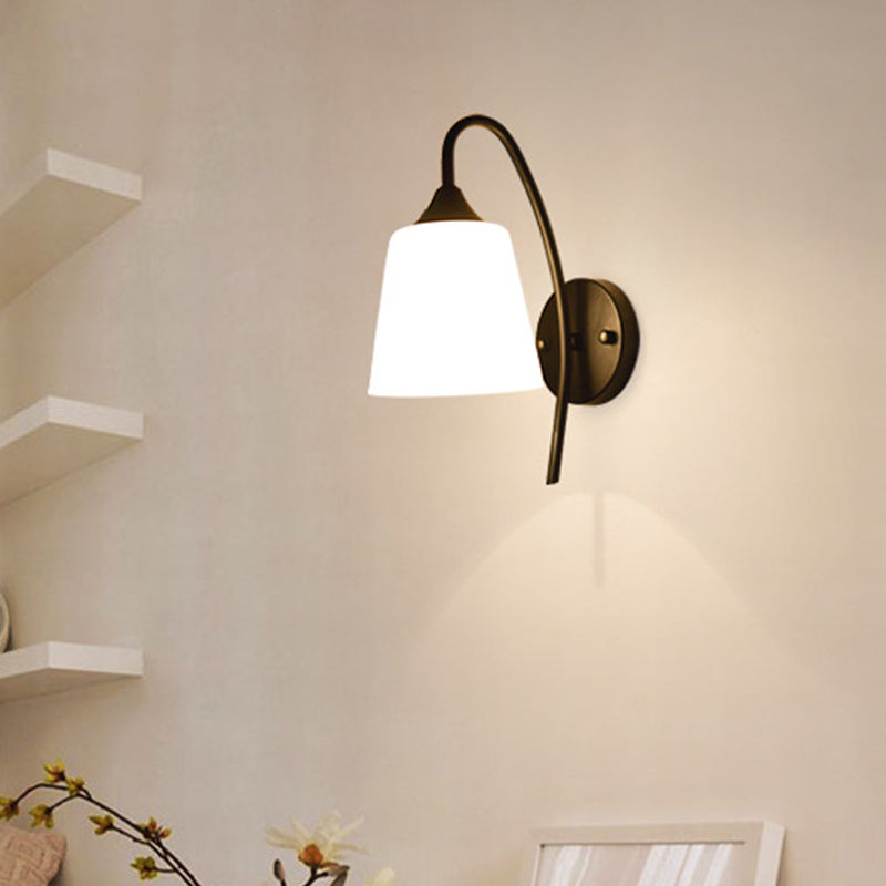 Schwarze Ausführung Gänsekopf Wandlampe Rustikales Metall 1 Glühbirne Schlafzimmer Wandleuchte mit Milchglasschirm | Brehn