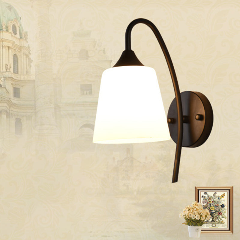 Schwarze Ausführung Gänsekopf Wandlampe Rustikales Metall 1 Glühbirne Schlafzimmer Wandleuchte mit Milchglasschirm | Brehn