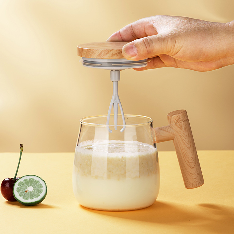 Selbstumrührender Kaffeebecher