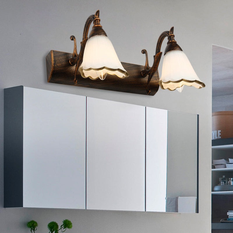 Blumenförmige Badezimmer-Wandleuchte, klassisches Opalglas, 2/3/4 Leuchten, Bronze/Weiß, Schminkbeleuchtung