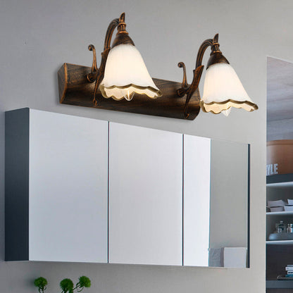 Blumenförmige Badezimmer-Wandleuchte, klassisches Opalglas, 2/3/4 Leuchten, Bronze/Weiß, Schminkbeleuchtung