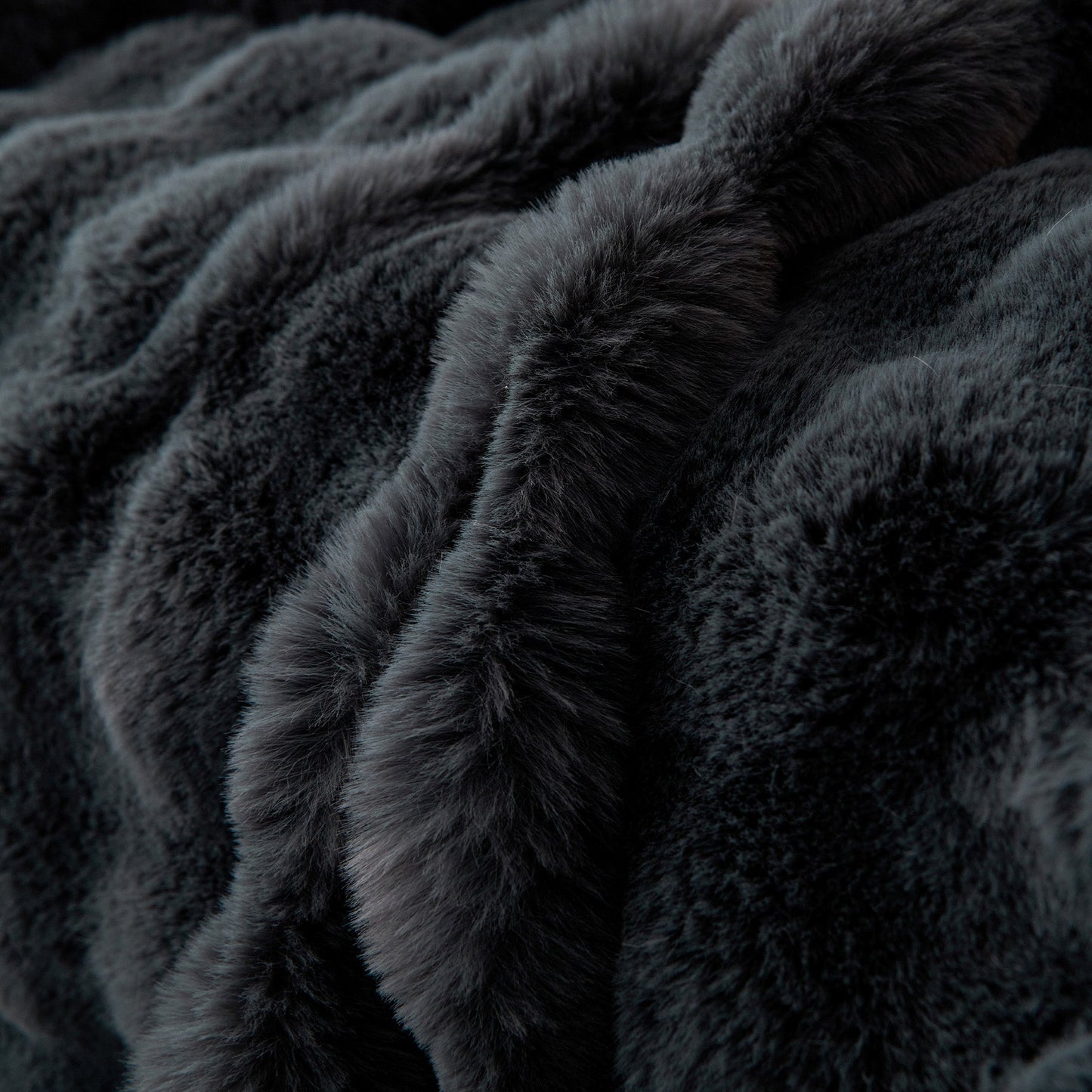 Luxe Ripple Faux Fur Sofa Cover - Modern, Stylisch & Langlebig Sofa Schutz | Brehn