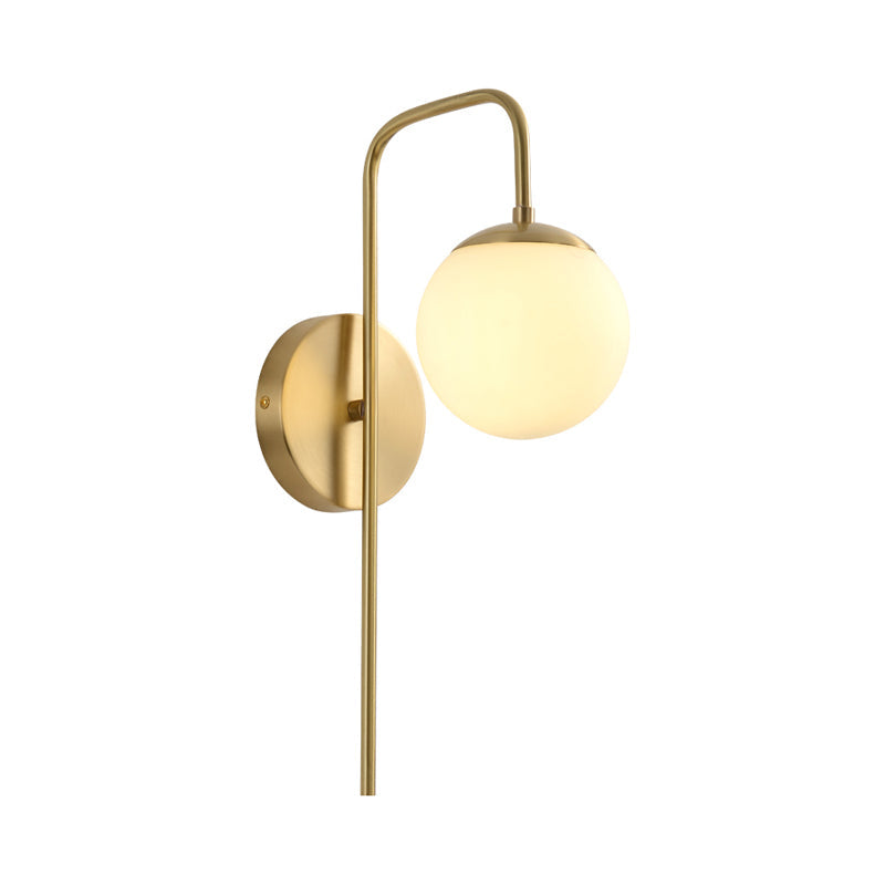 Sphere Wandlampe Minimal Frosted Glass 1 Leuchtmittel Weiße Wandleuchte mit Gold Gänsekopfarm | Brehn