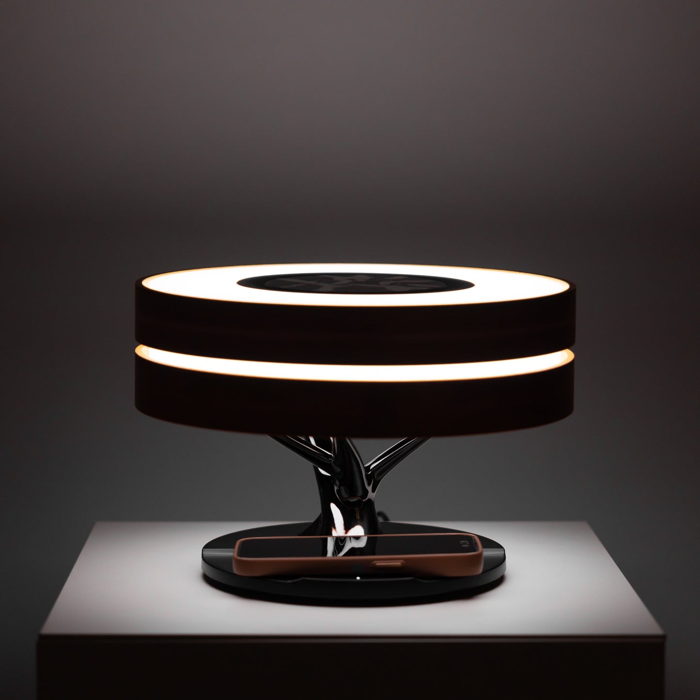 LumeCharge - Minimalistische LED Tischlampe mit kabelloser Ladung | Brehn
