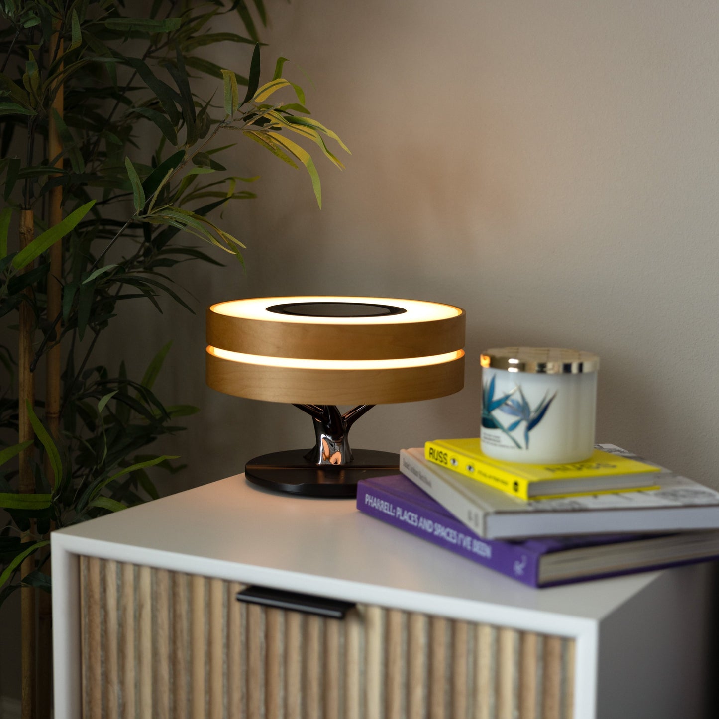 LumeCharge - Minimalistische LED Tischlampe mit kabelloser Ladung | Brehn