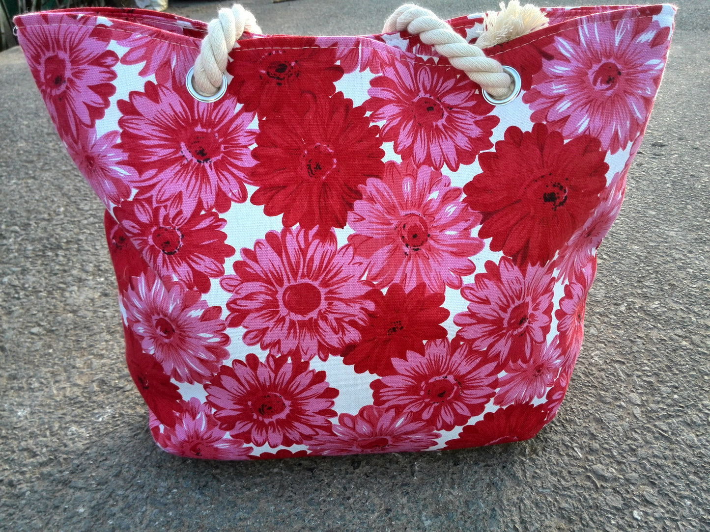 Strandtasche mit Floralen Motiven und Stabilen Seilgriffen Brehn