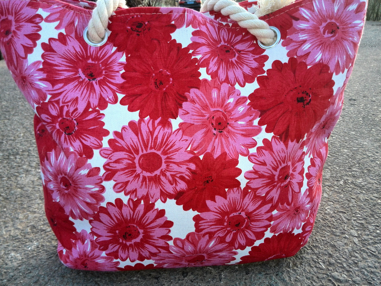 Strandtasche mit Floralen Motiven und Stabilen Seilgriffen Brehn