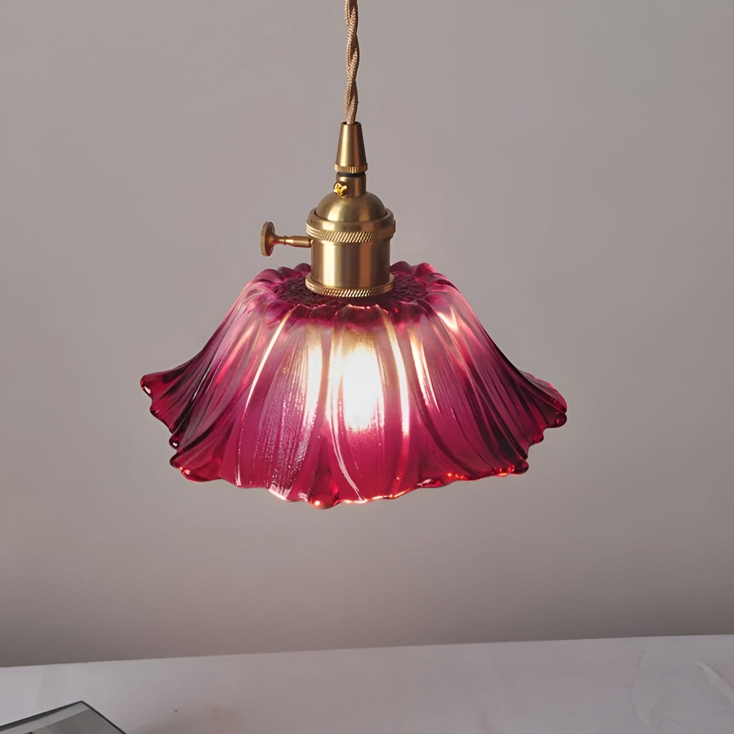 Hängelampe mit Blumenmotiv – Warmes Licht & stilvolles Design | Für Ihr Zuhause