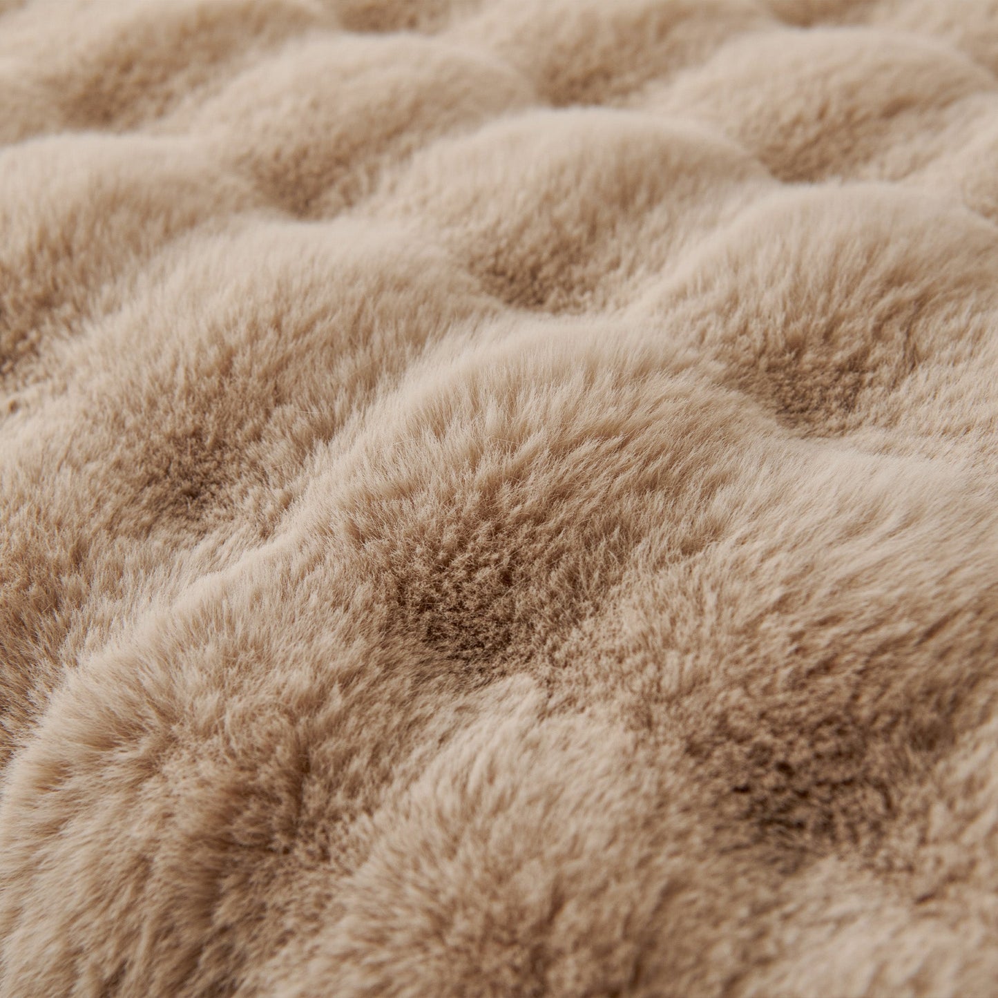 Luxe Ripple Faux Fur Sofa Cover - Modern, Stylisch & Langlebig Sofa Schutz | Brehn