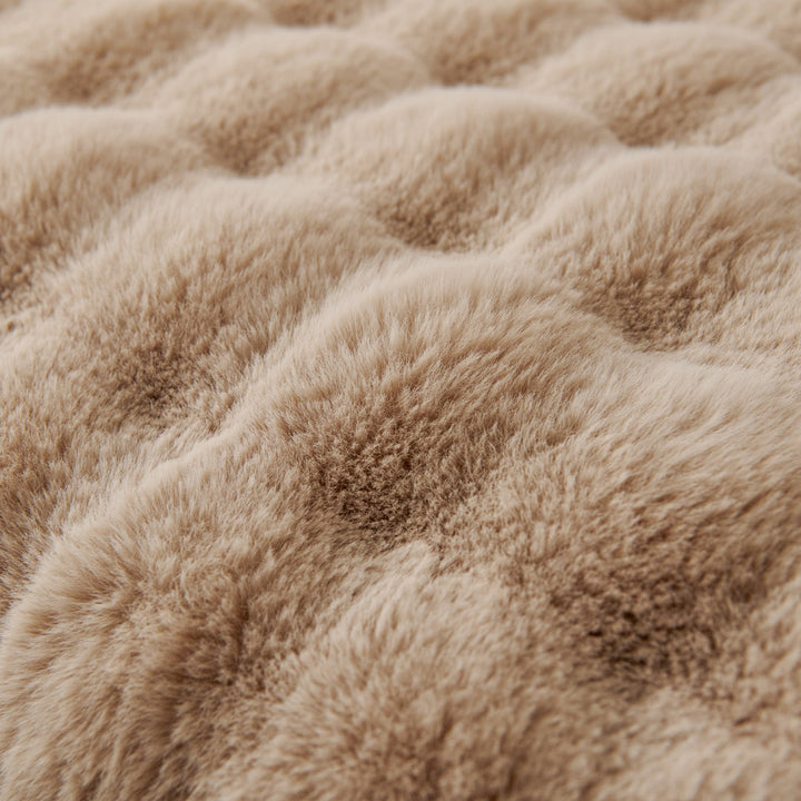 Luxe Ripple Faux Fur Sofa Cover - Modern, Stylisch & Langlebig Sofa Schutz | Brehn