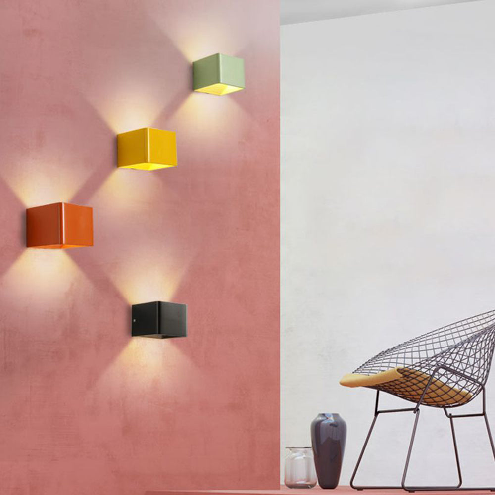 Imogen Moderne quadratische Wandleuchte