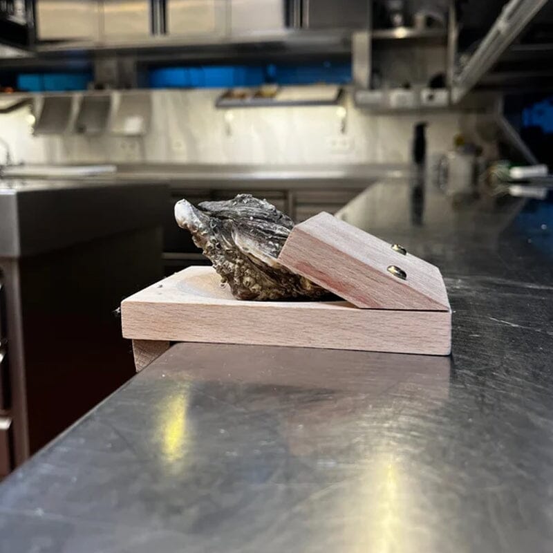Brehn | Austern-Öffnungshilfe aus Massivholz | Ergonomische Schalentier-Klemme | Rutschfeste Hebel-Arretierung | Professionelles Gastro-Tool | Sicherheitsholz-Block