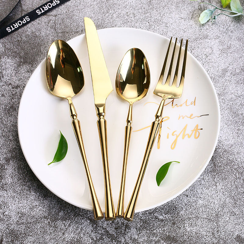 Klassisches Edelstahl-Set mit eleganten Griffen