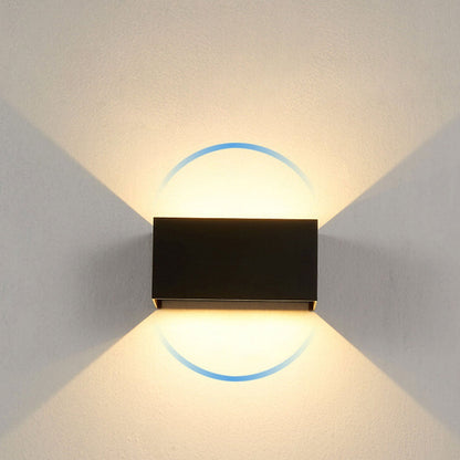 Moderne, wasserdichte, rechteckige LED-Wandleuchte für den Außenbereich mit nach oben und unten gerichteter Beleuchtung.