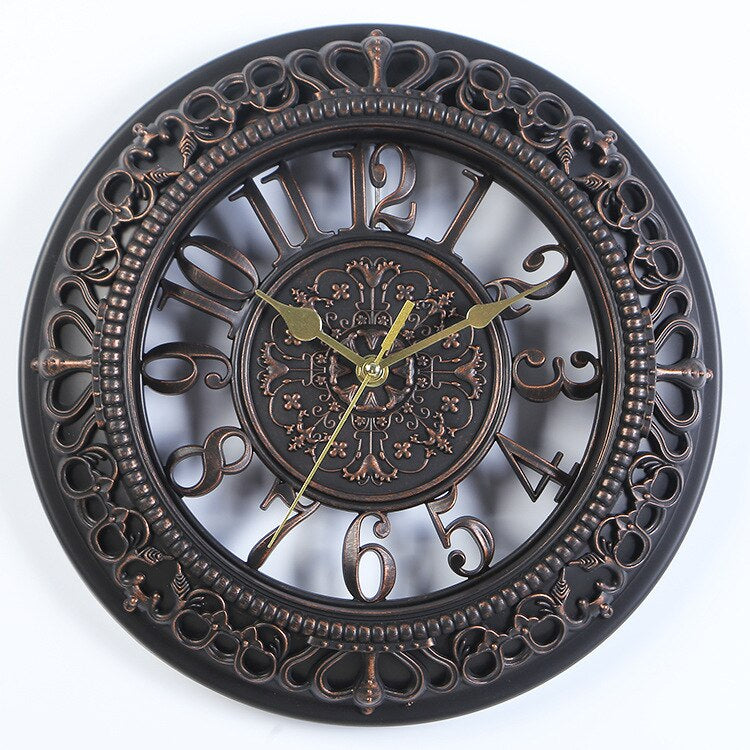 Klassische Wanduhr im Antik-Stil