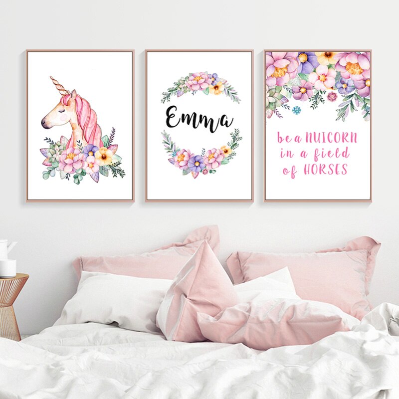 Modernes rosa Cartoon-Kinderzimmerdekor mit personalisiertem Namen - Leinwandbild
