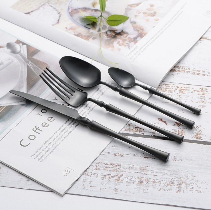 Klassisches Edelstahl-Set mit eleganten Griffen
