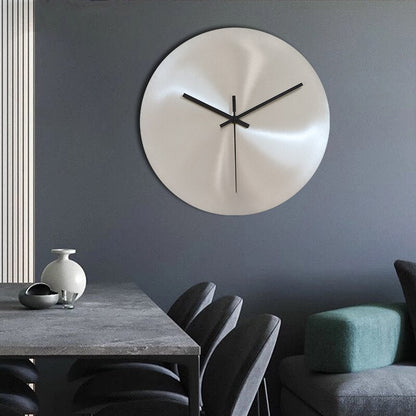 TijdStaal Wanduhr – Moderne Edelstahl Uhr mit schlankem Design und großen Zahlen | Brehn