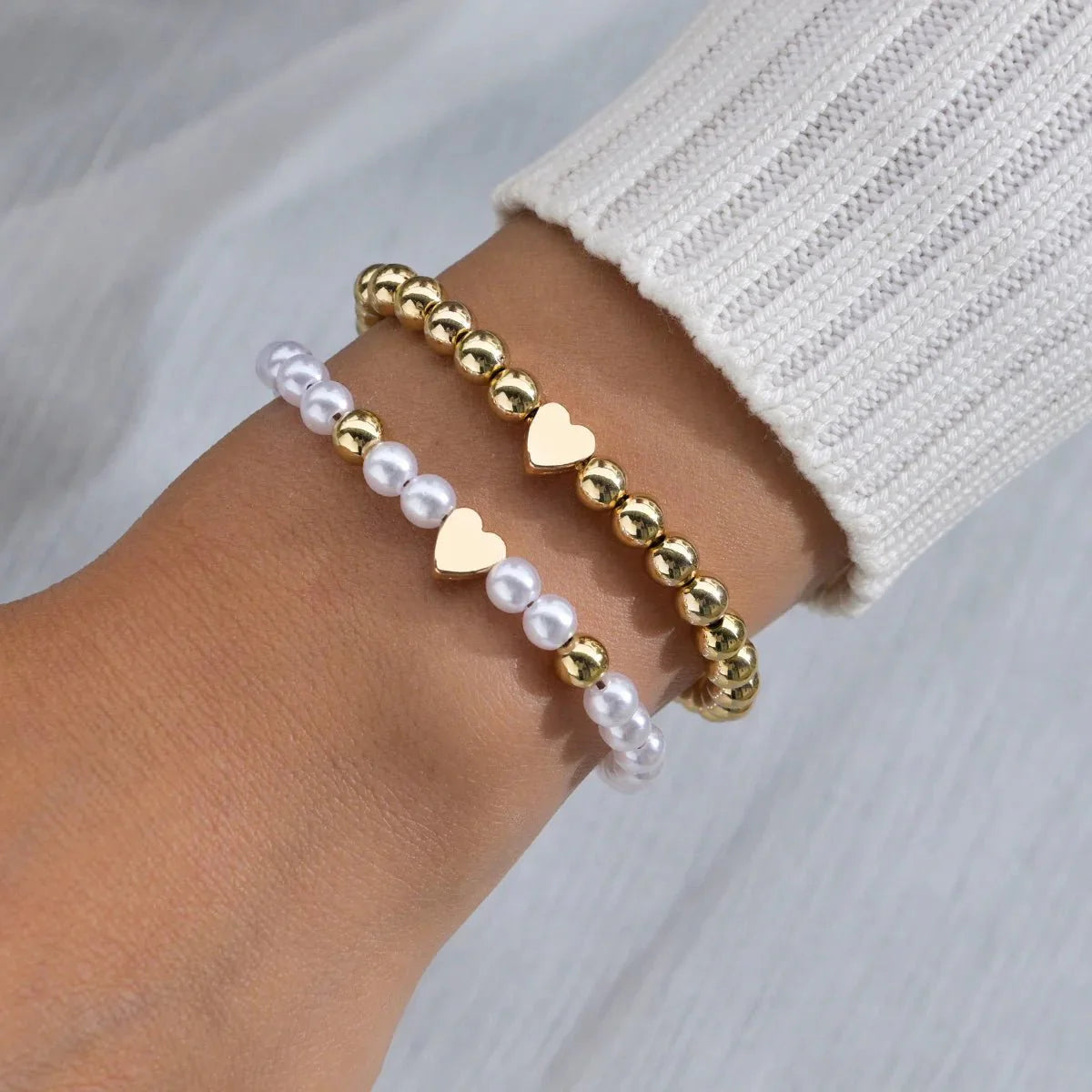Brehn | 2pcs Klassische Weiße & Goldene Perlen Herzarmbänder